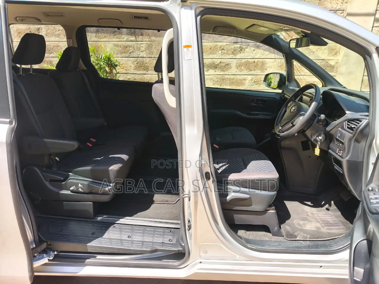 Toyota Noah 2.0 AWD (8 Seater) 2018 Silver