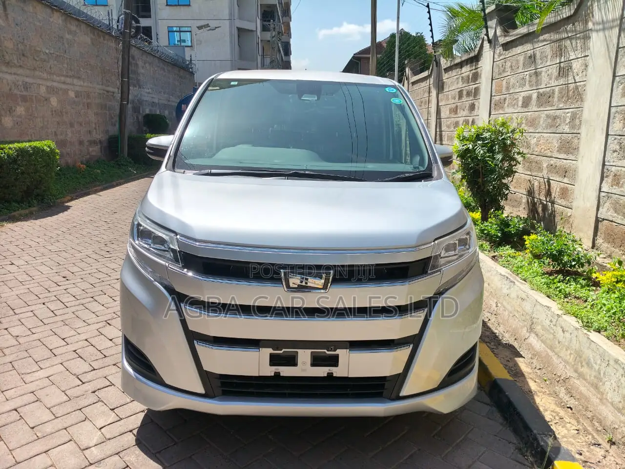 Toyota Noah 2.0 AWD (8 Seater) 2018 Silver