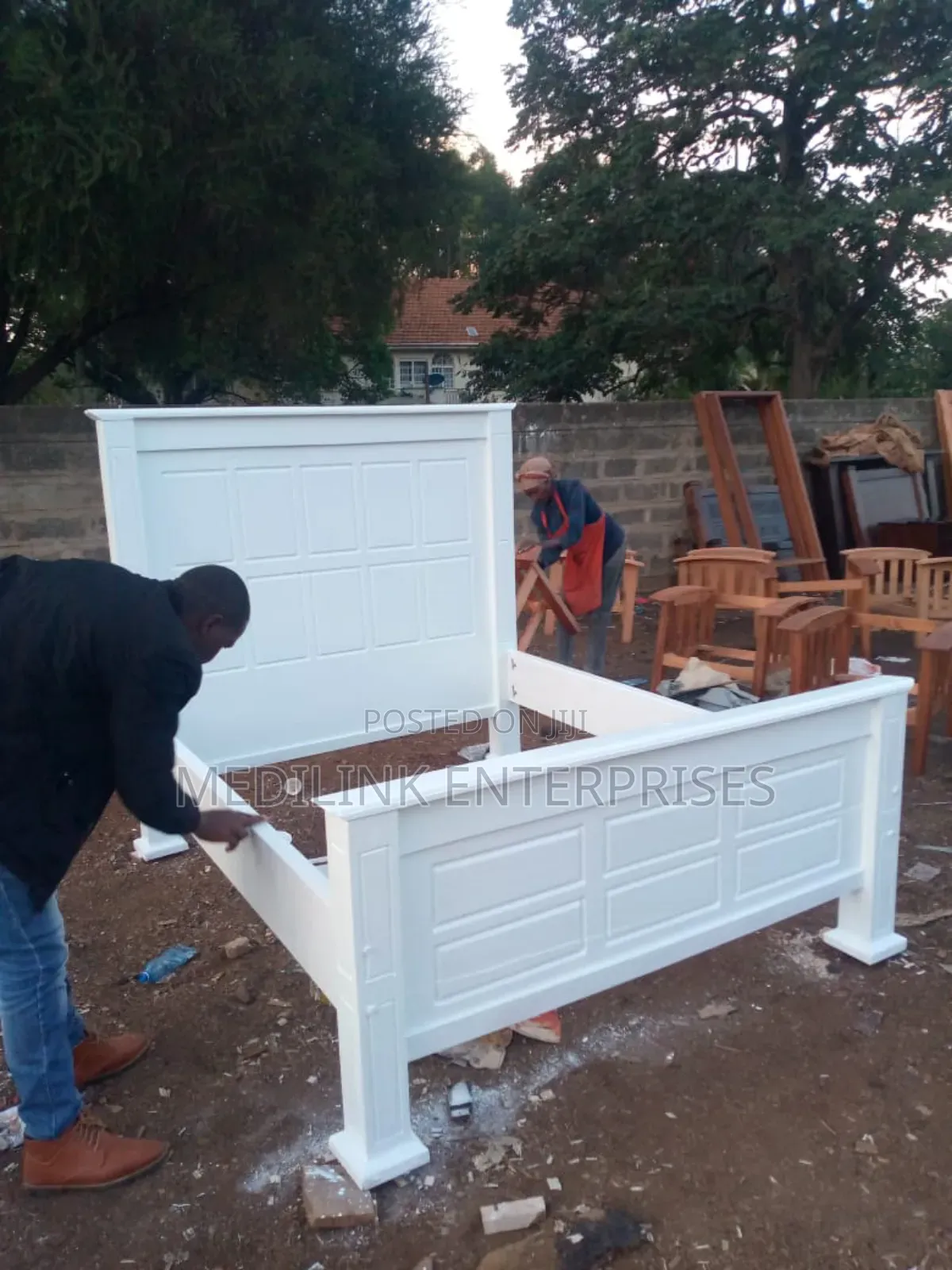 Galor Whitish Solid 5*6 Beds