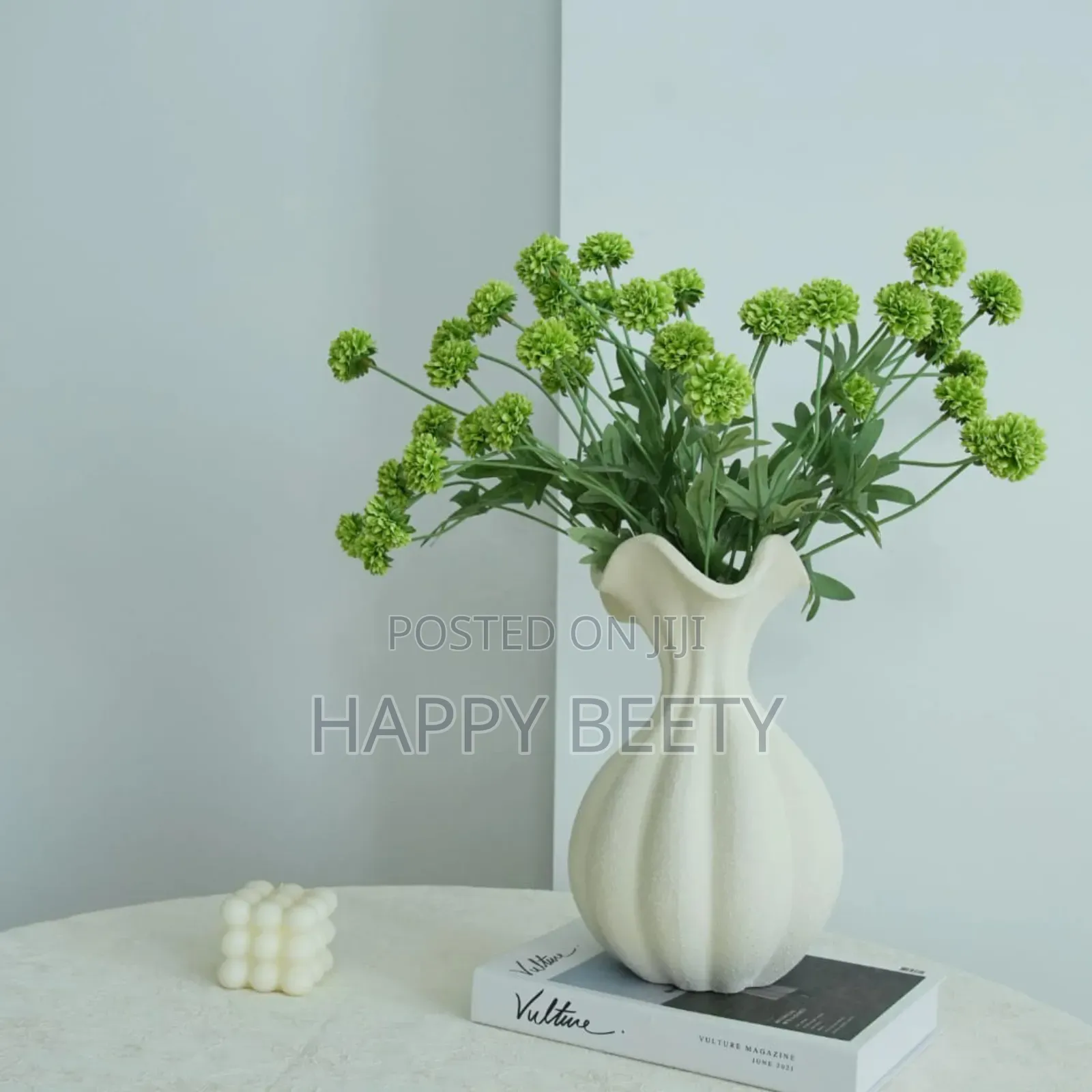 *French High-End Retro Art Decoration White Petal Shaped Ceramic Vase*