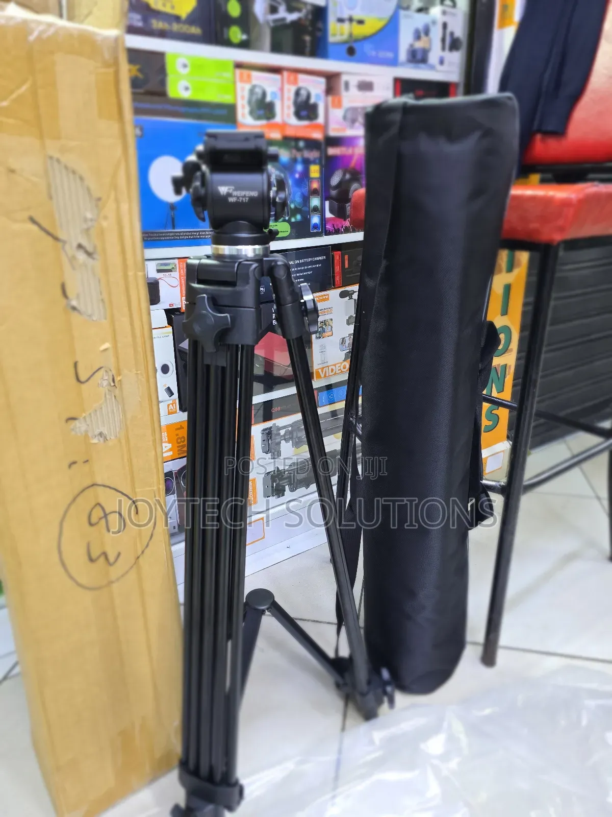 Weifeng Wf-717 Professional Tripod With Fluid Hydraulic Head.