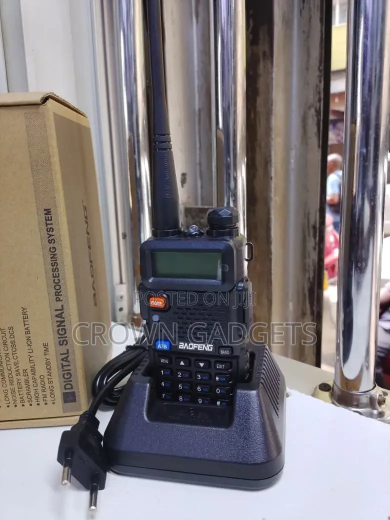 128-Channel Baofeng Uv-5r Dual Band Radio With Led Flashlight