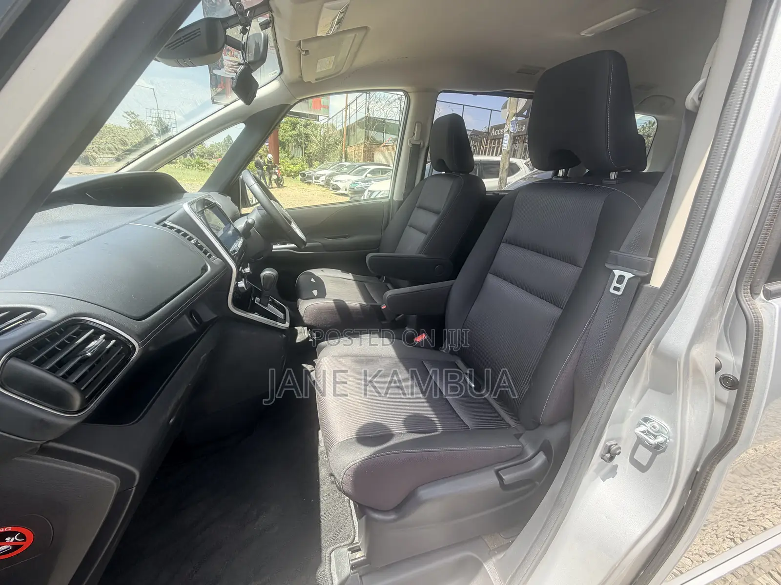 Nissan Serena 2018 Silver