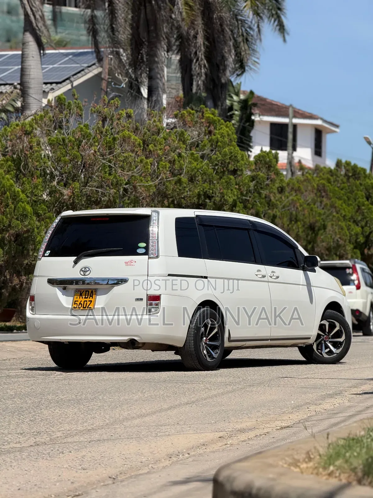 Toyota ISIS 1.8 L 2WD 2014 Pearl