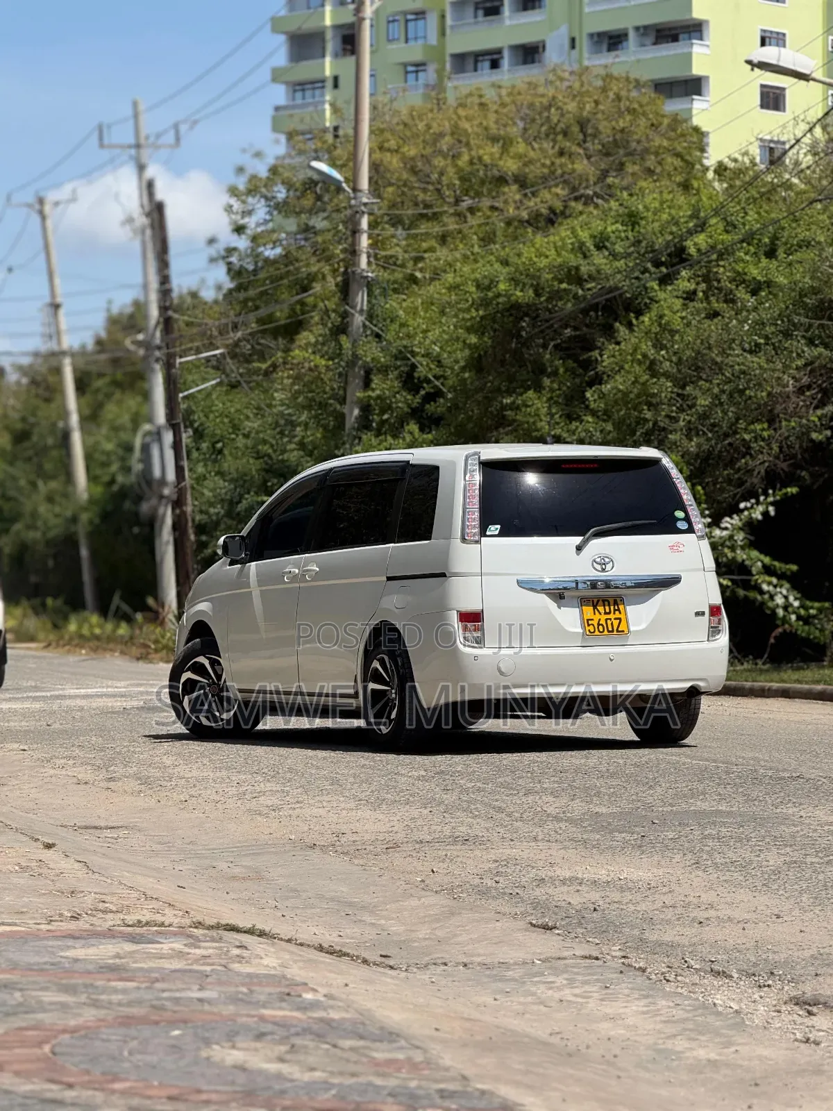 Toyota ISIS 1.8 L 2WD 2014 Pearl