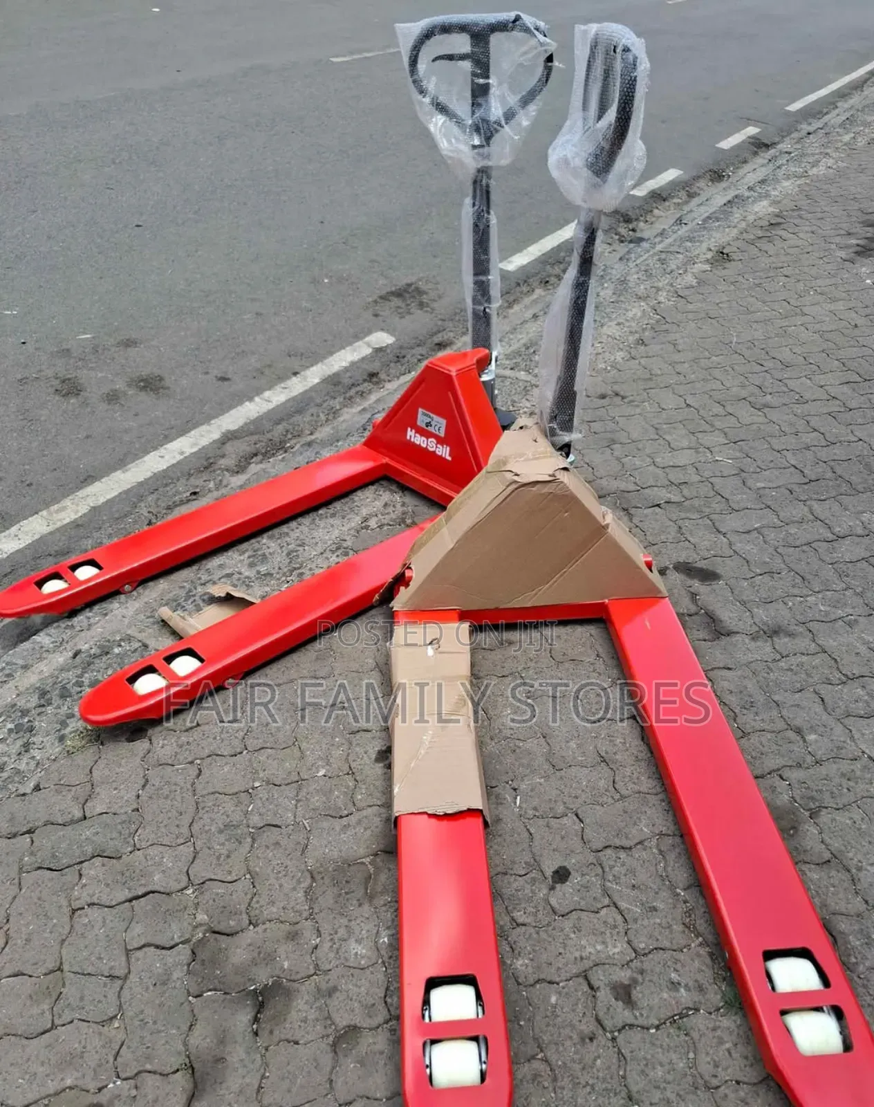 Hydraulic Hand Pallet Truck. 3000kg Load Capacity