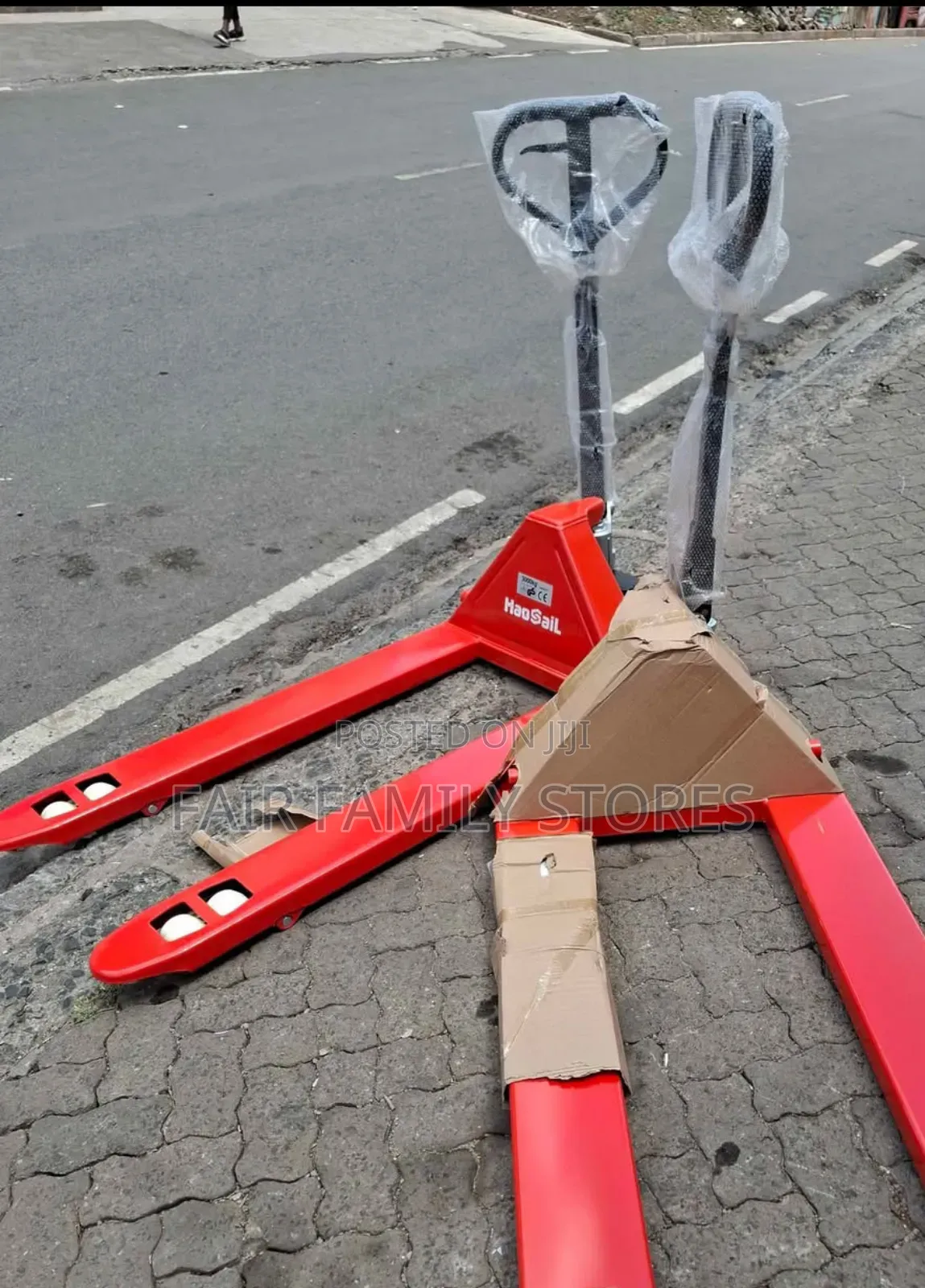 Hydraulic Hand Pallet Truck. 3000kg Load Capacity