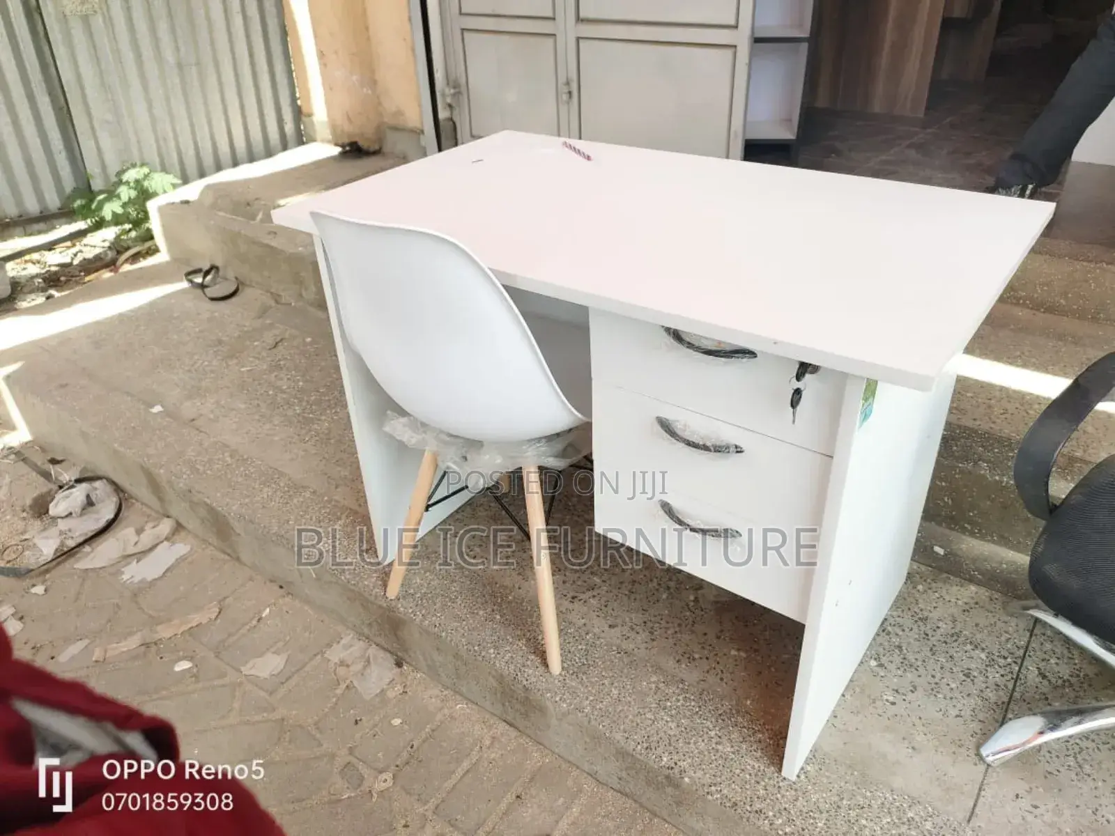 Pure White 1m Office Desk/White Eames Chair