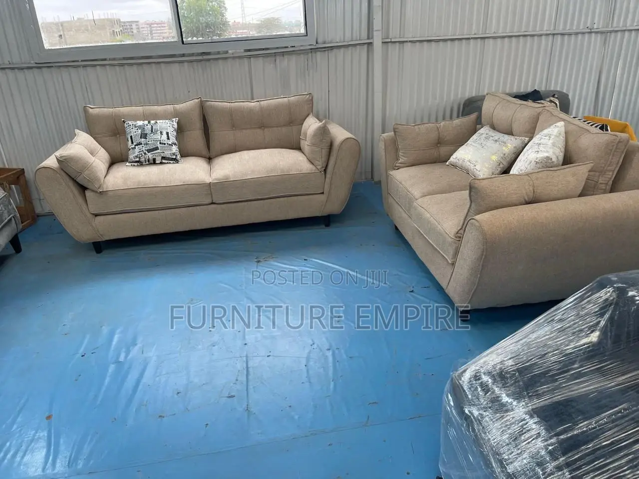 Sturdy Opulent Butterfly Sofa 3,2