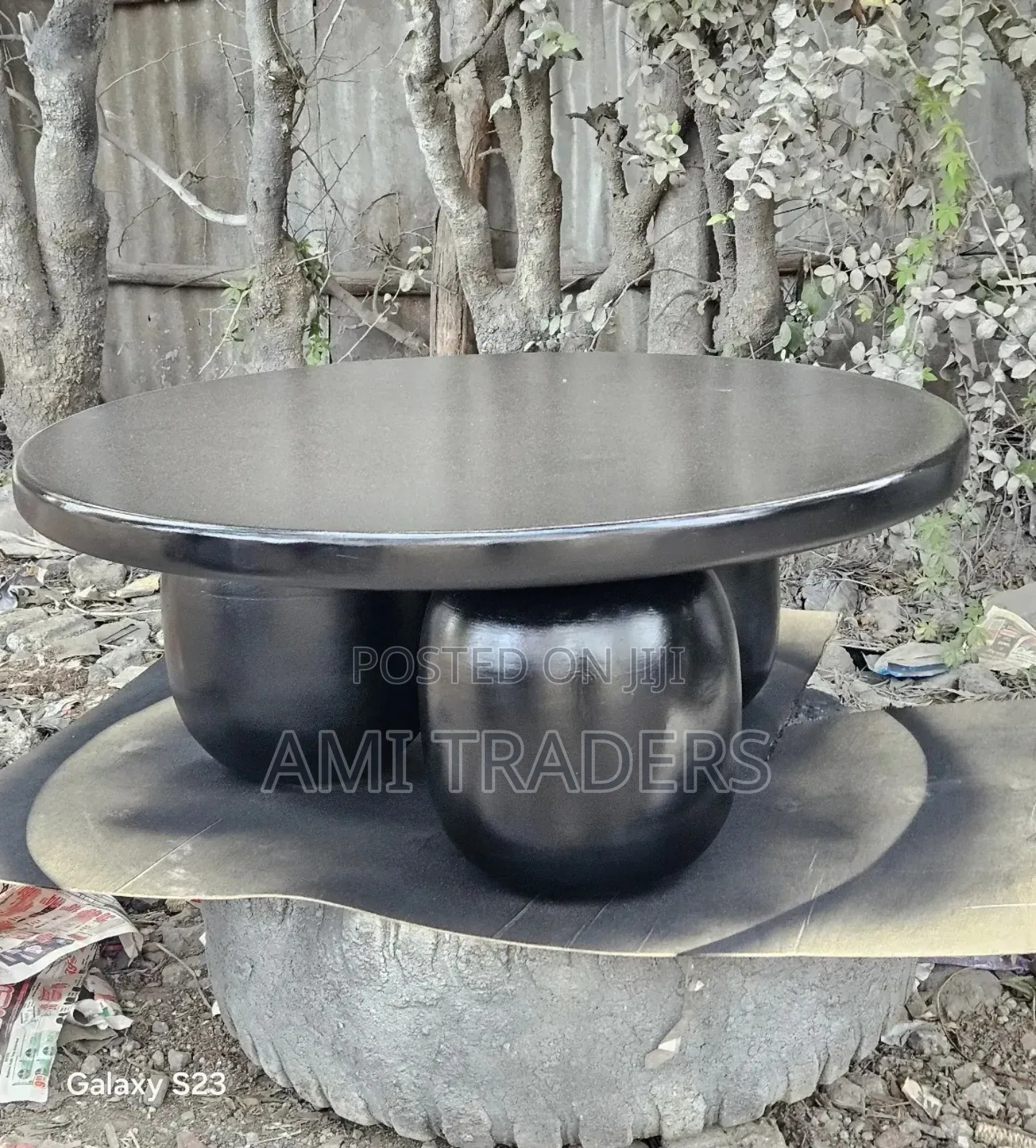 Black Round Table With Beams