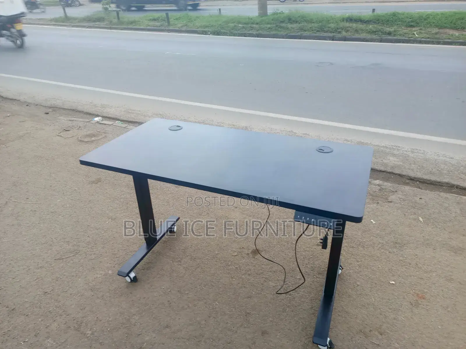 Pure Black Electric Adjustable Table