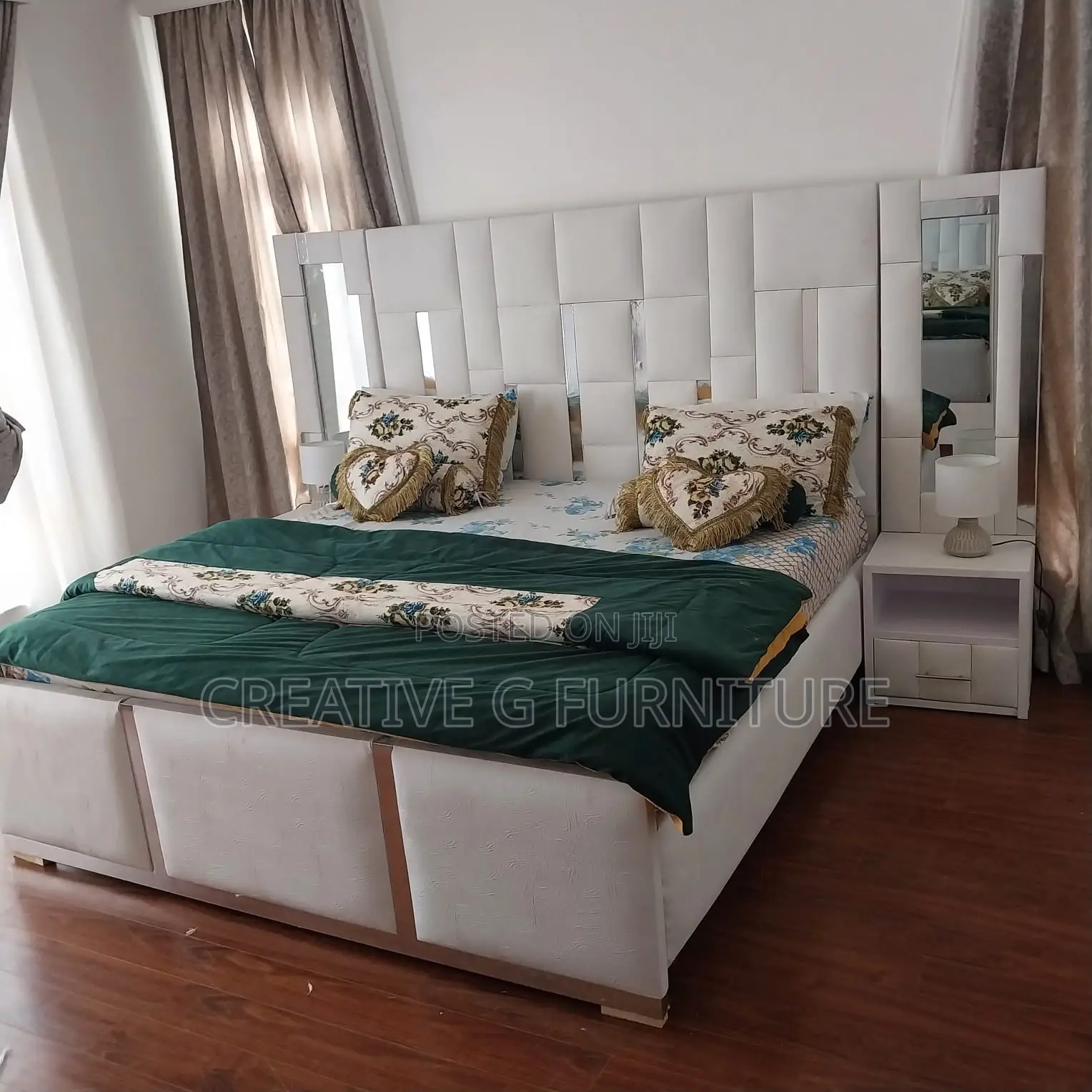 Royal King-Size Bed With 2 Dressers