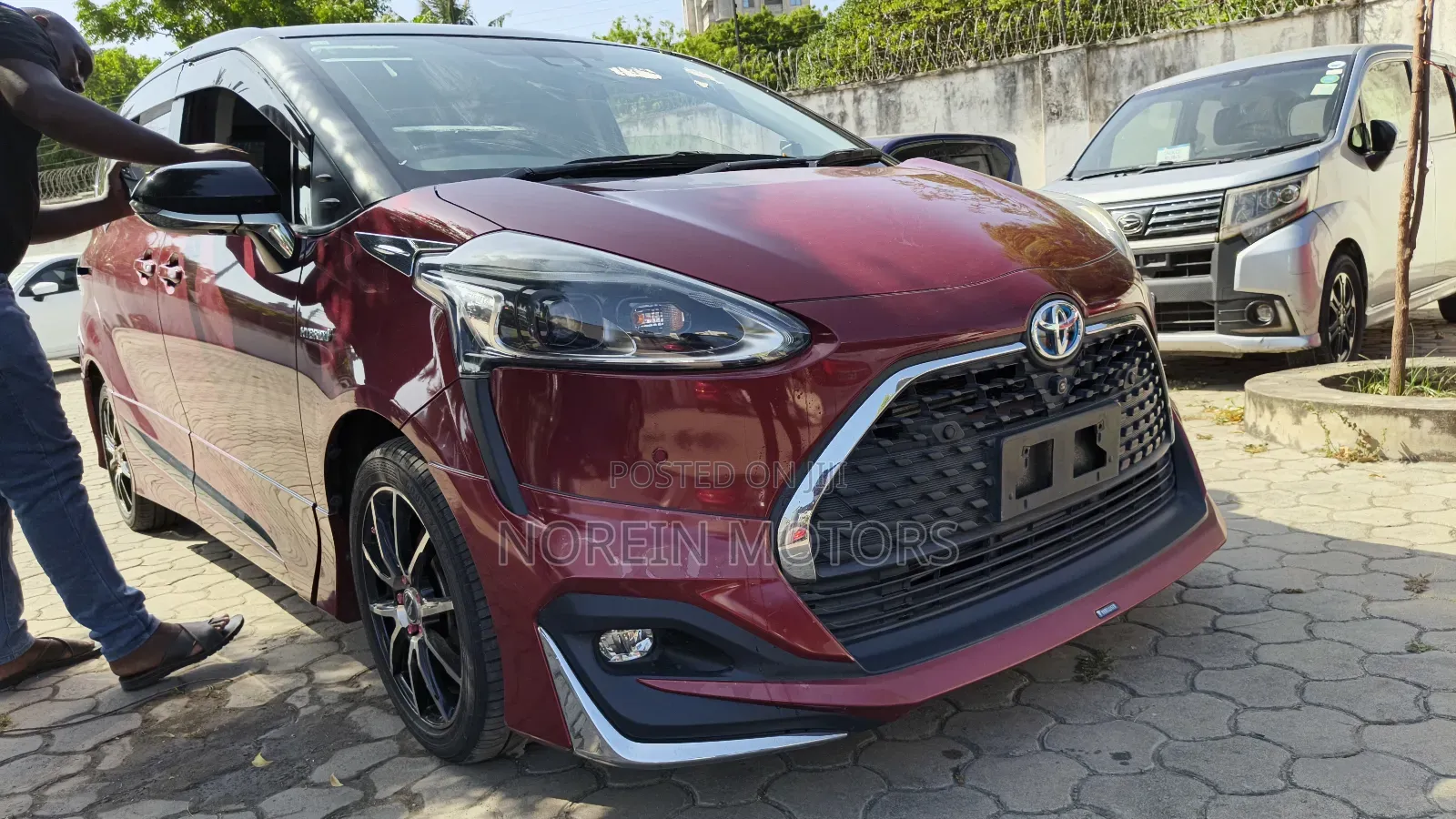 Toyota Sienta 1.5 AWD (6-seater) 2019 Maroon