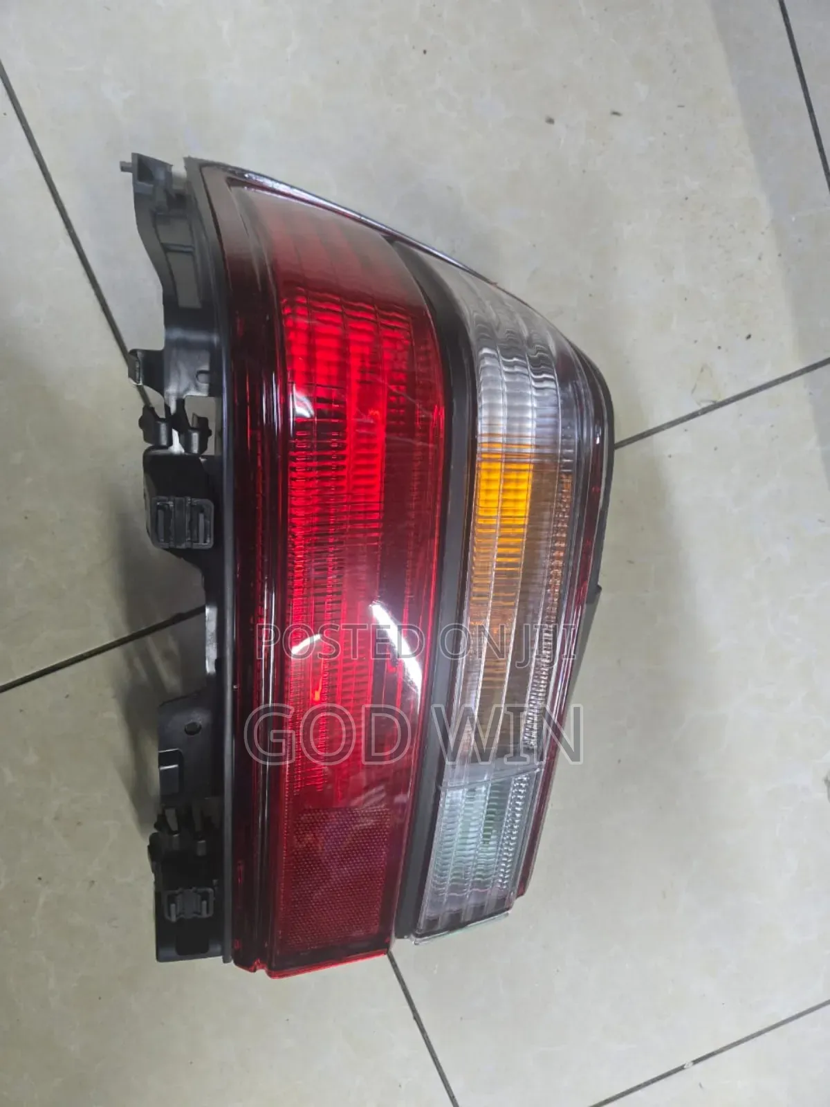 Taillight,Tail Lamp Toyota 100/101 Saloon