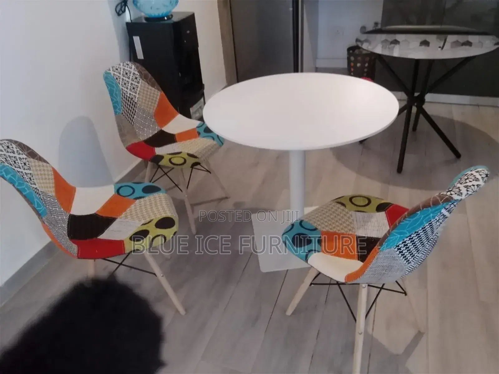 Imported Round Dining Table/Chairs