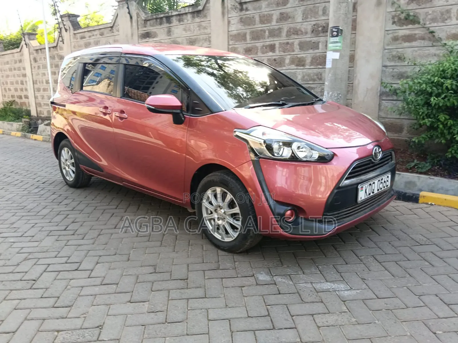 Toyota Sienta 2016 Red
