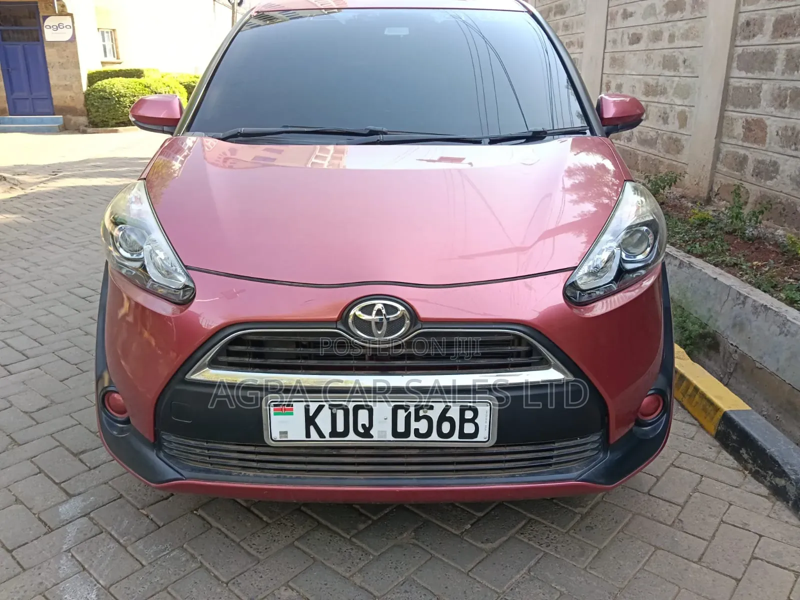 Toyota Sienta 2016 Red