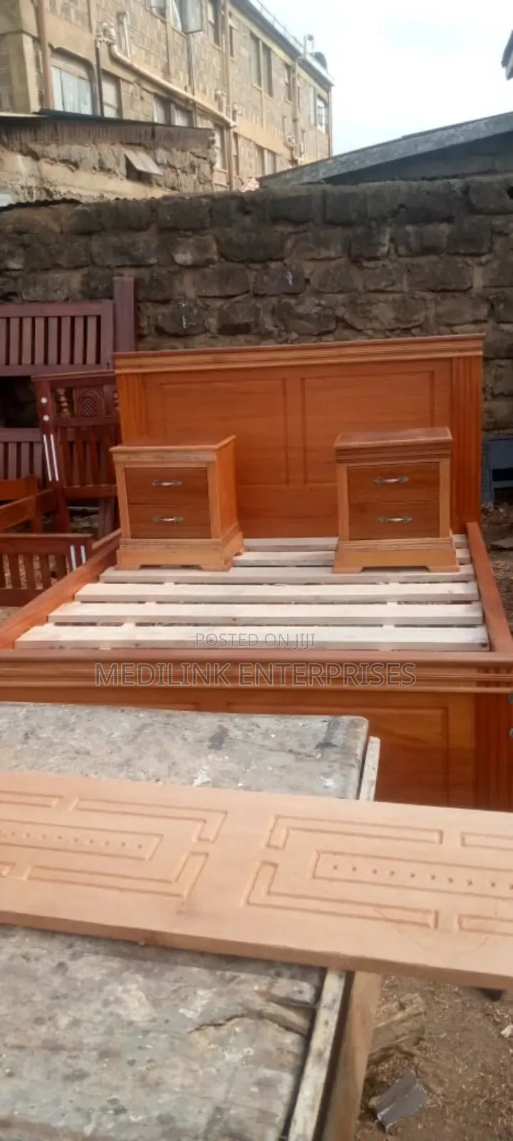 Vanish Double Sides Table 6*6 Mahogany Beds