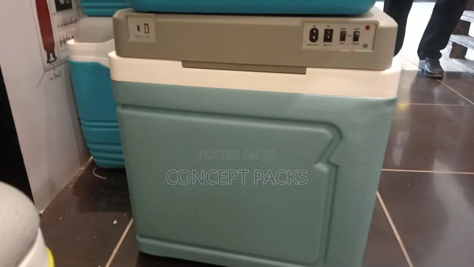 Pinnacle Foam Hard Thermo Electric Cooler and Warmer 30 Litres