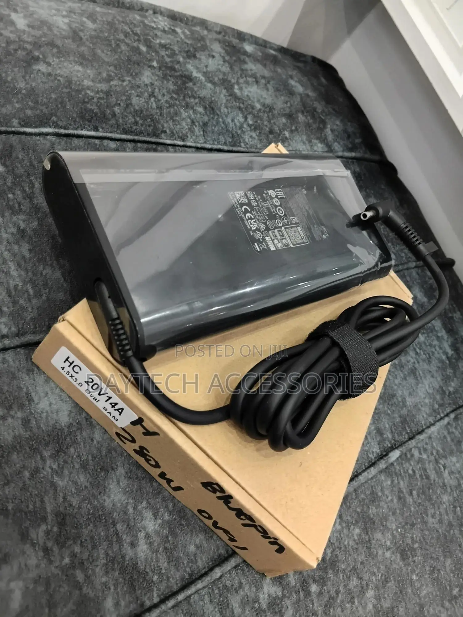 This Is an Original 280w 20v 14a Hp Bluepin Ac Power Adapter.
