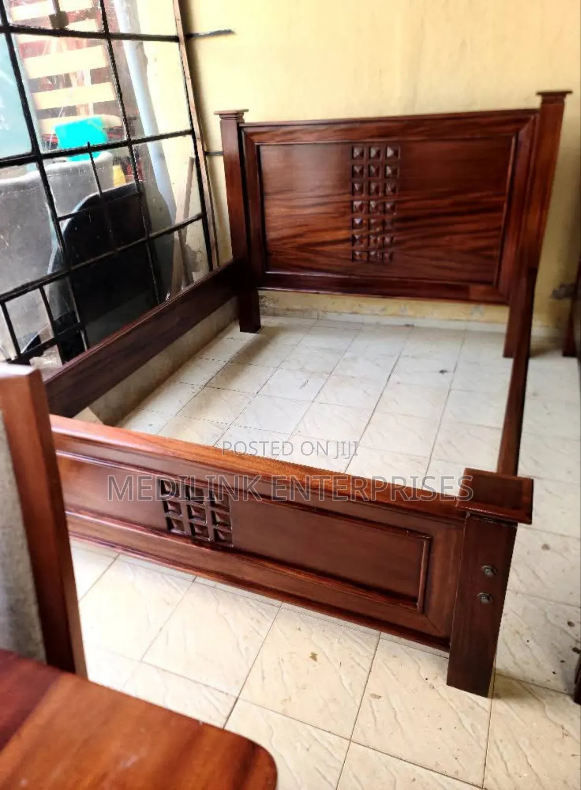 Mahogany Light Walnut Queen Sized Beds