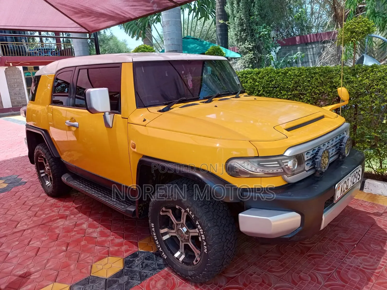 Toyota FJ Cruiser 2011 Yellow