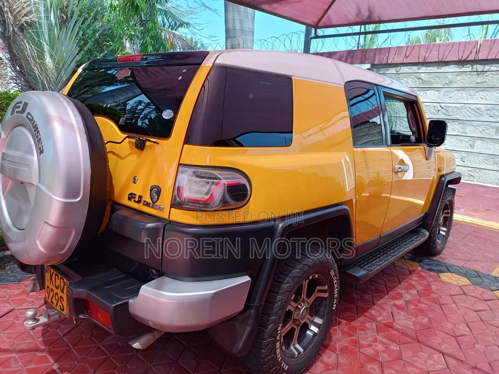 Toyota FJ Cruiser 2011 Yellow