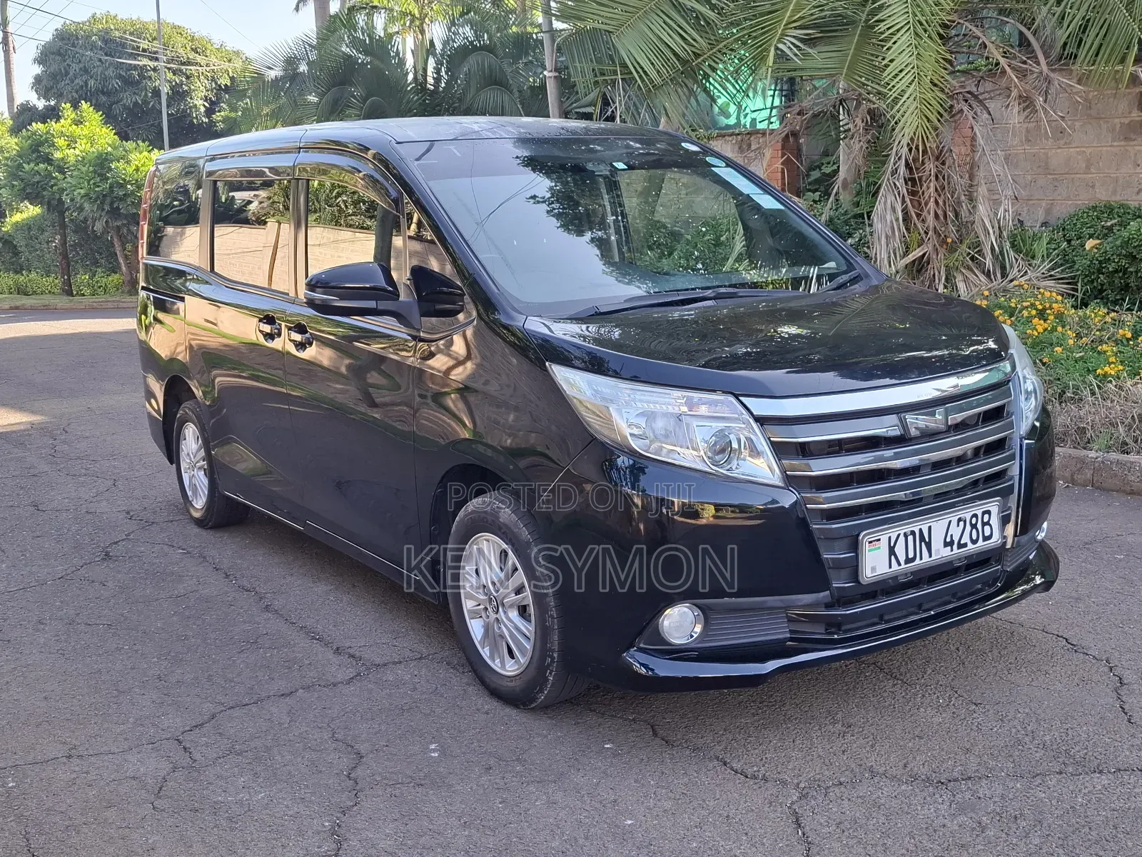 Toyota Noah 2.0 FWD (8 Seater) 2016 Black