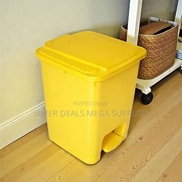 Hard Gauge 30 Litres Plastic Step Pedal Garbage Bin for Restaurants