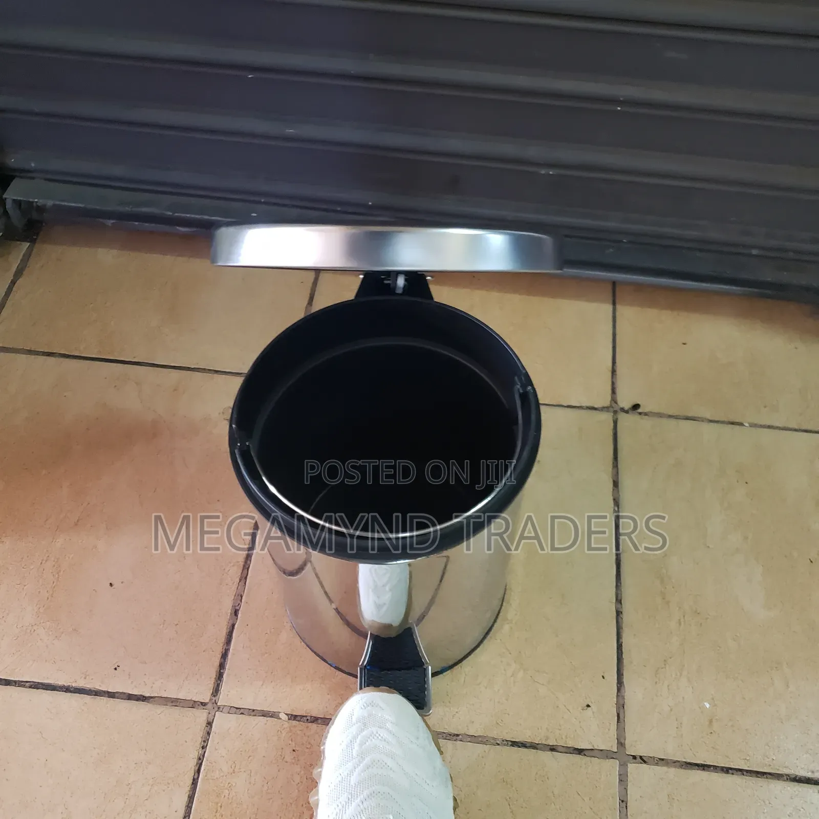 20 LTR Stainless Steel Pedal Waste Bin / Pedal Bin