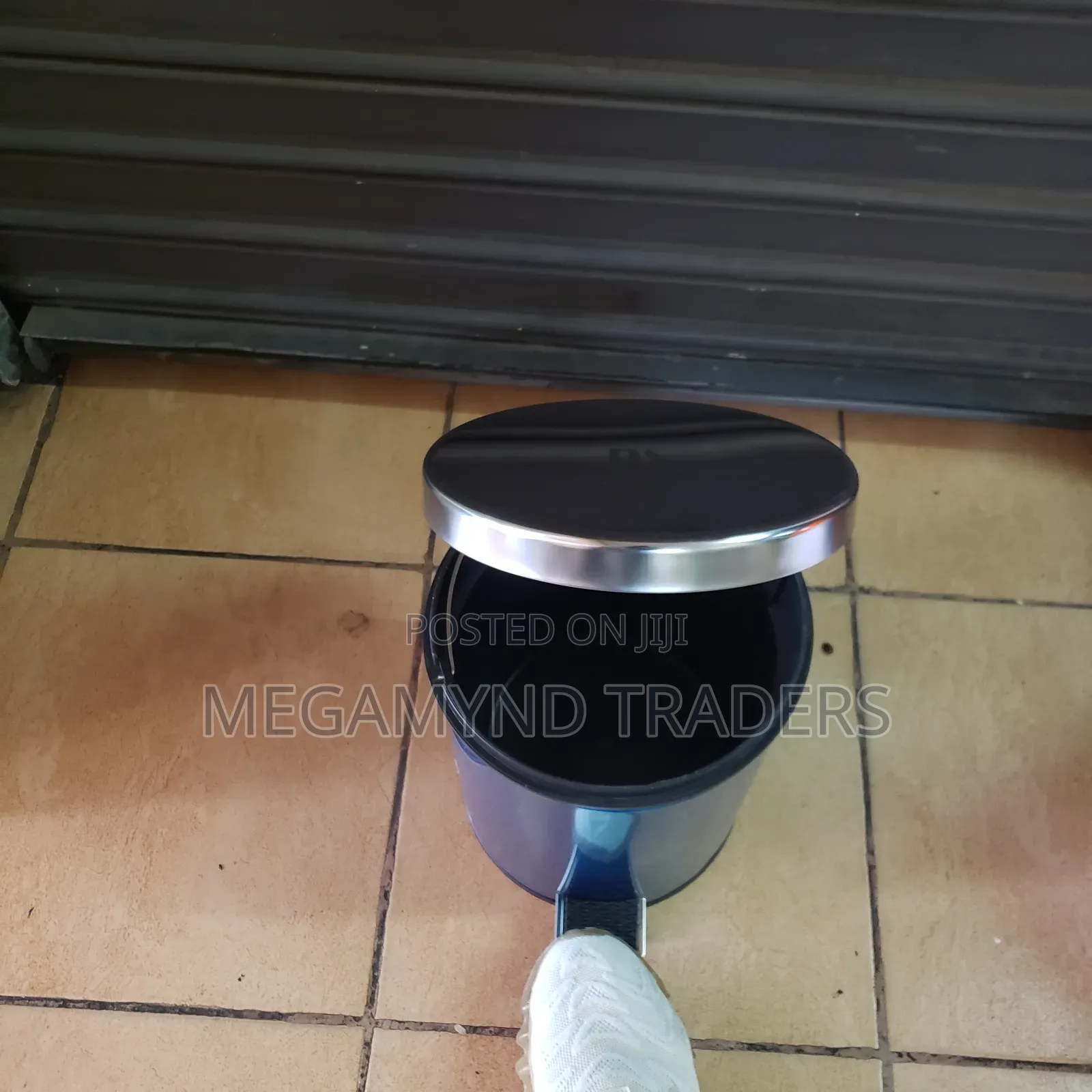20 LTR Stainless Steel Pedal Waste Bin / Pedal Bin