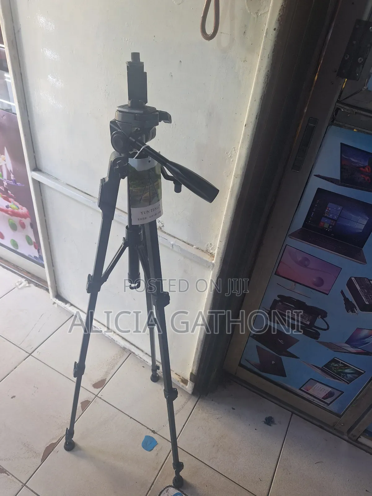 Yunteng Heavy Duty Camera and Phone Tripod.1.8m