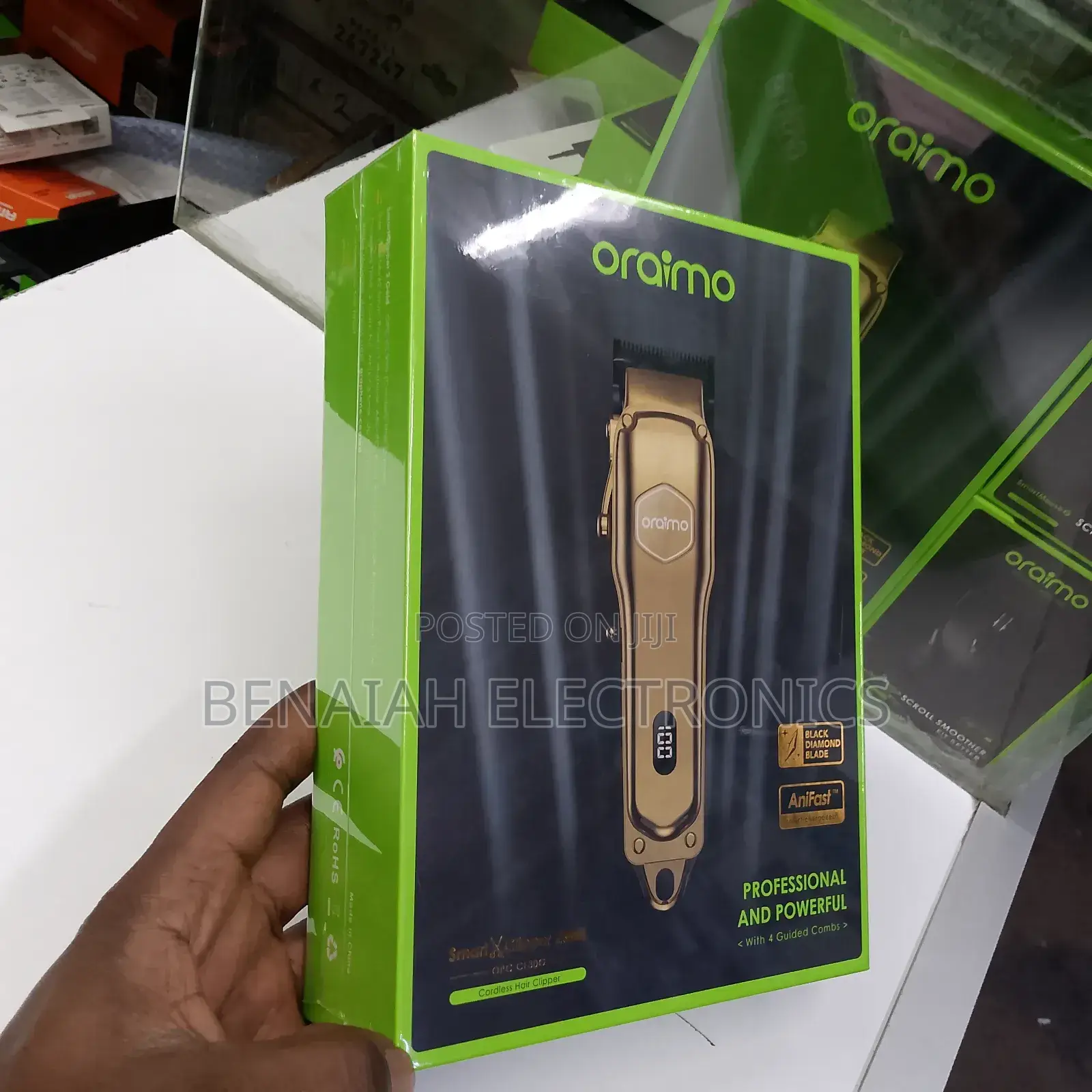 Oraimo Shaving Machine,Gold With Four Guided Combs