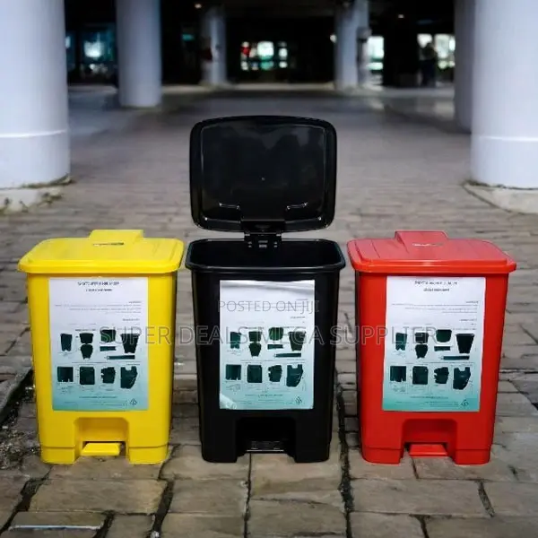Easy to Disinfect 30l Large Capacity Hard Plastic Foot Pedal Dust Bin
