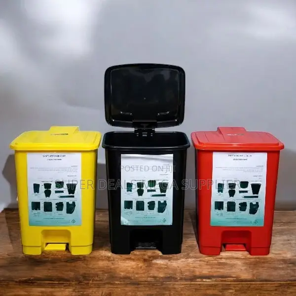 Hard Gauge Plastic 30 Litres Waste Pedal Bin With Compact Footprint