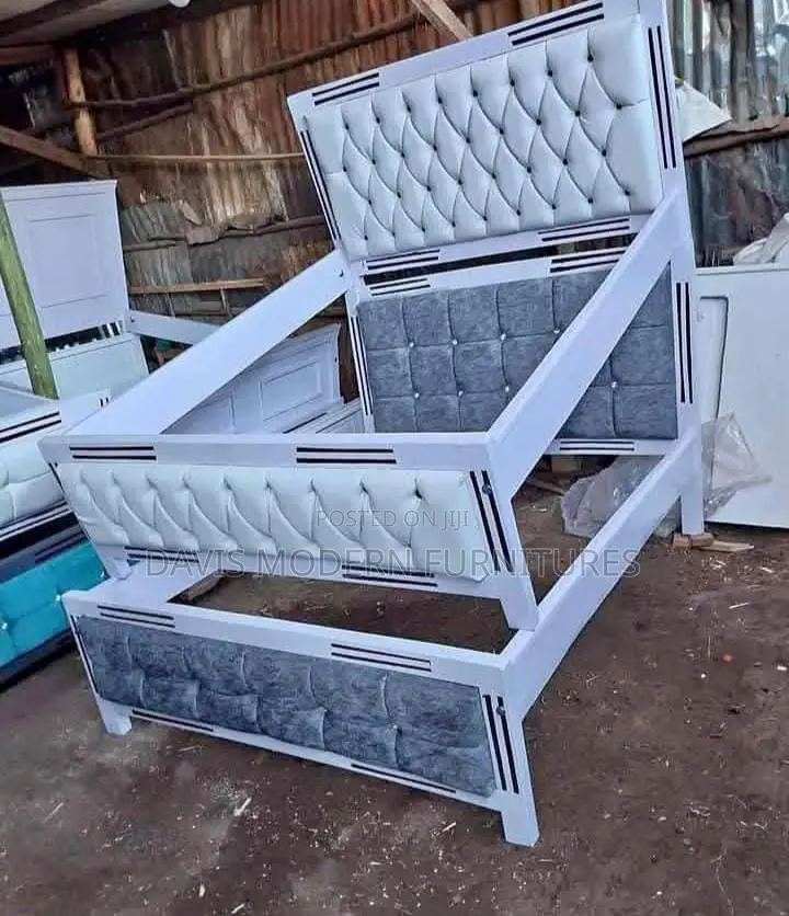 Home Mocketupholstered Bed Frame With Tufted Headboard