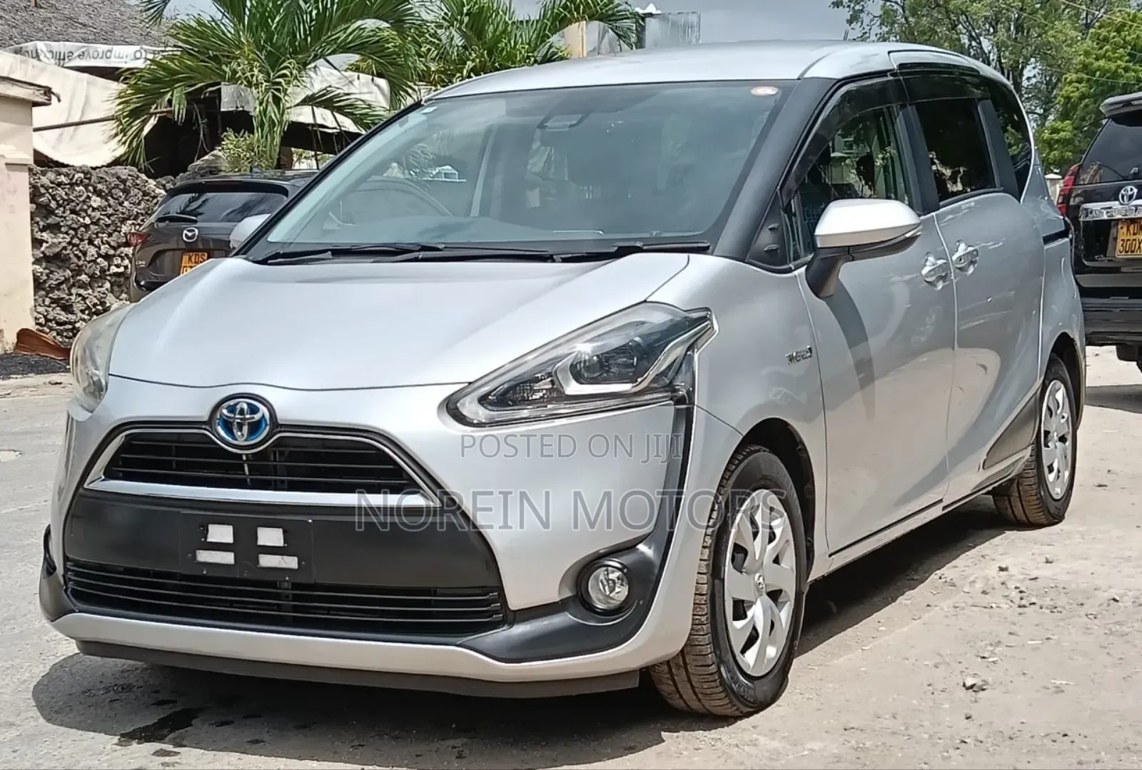 Toyota Sienta 2018 Silver