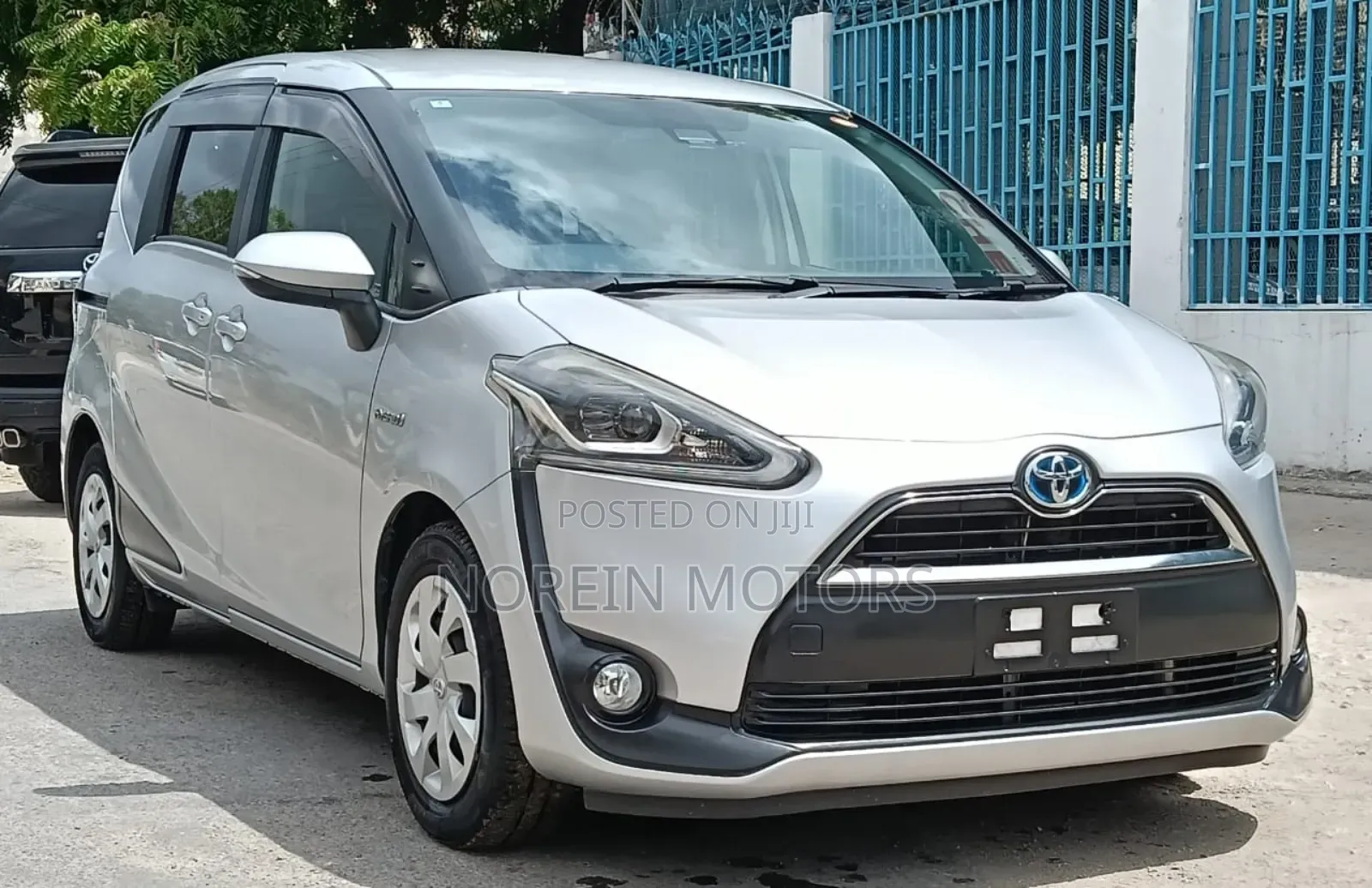 Toyota Sienta 2018 Silver