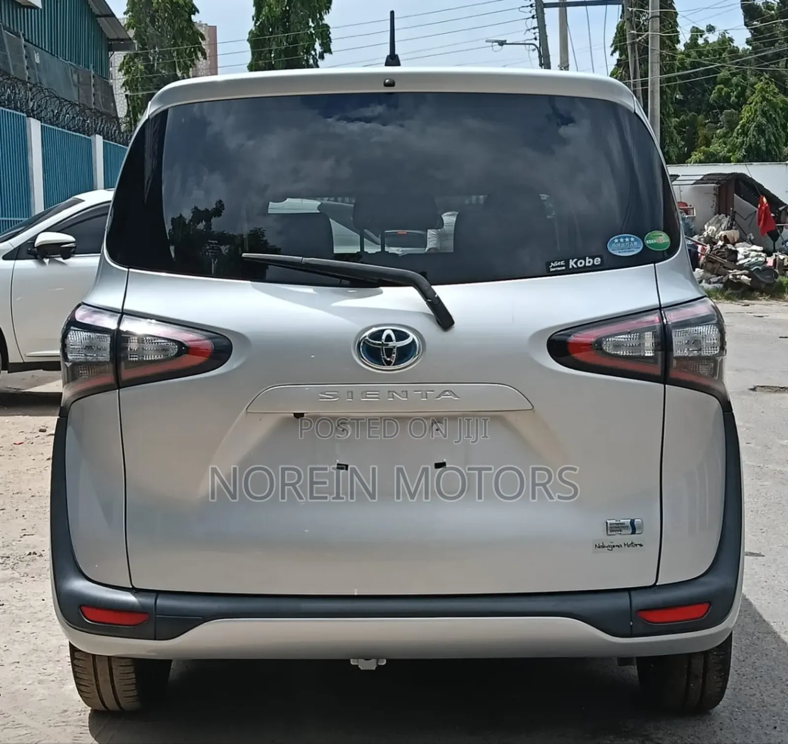 Toyota Sienta 2018 Silver