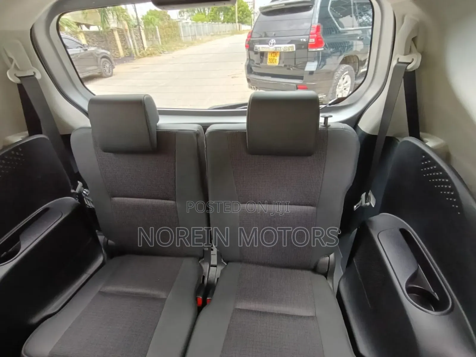 Toyota Sienta 2018 Silver