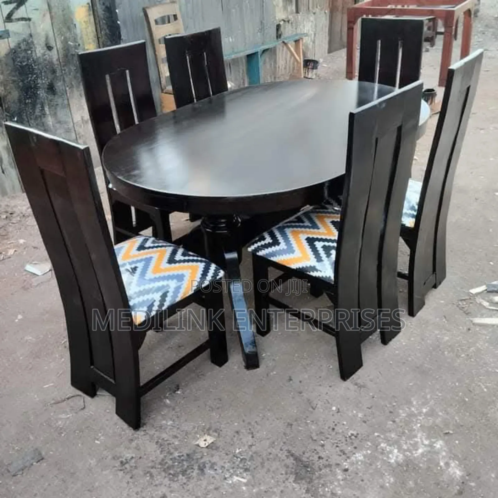 Oval Walnut 6-Seater Dinning Table Set