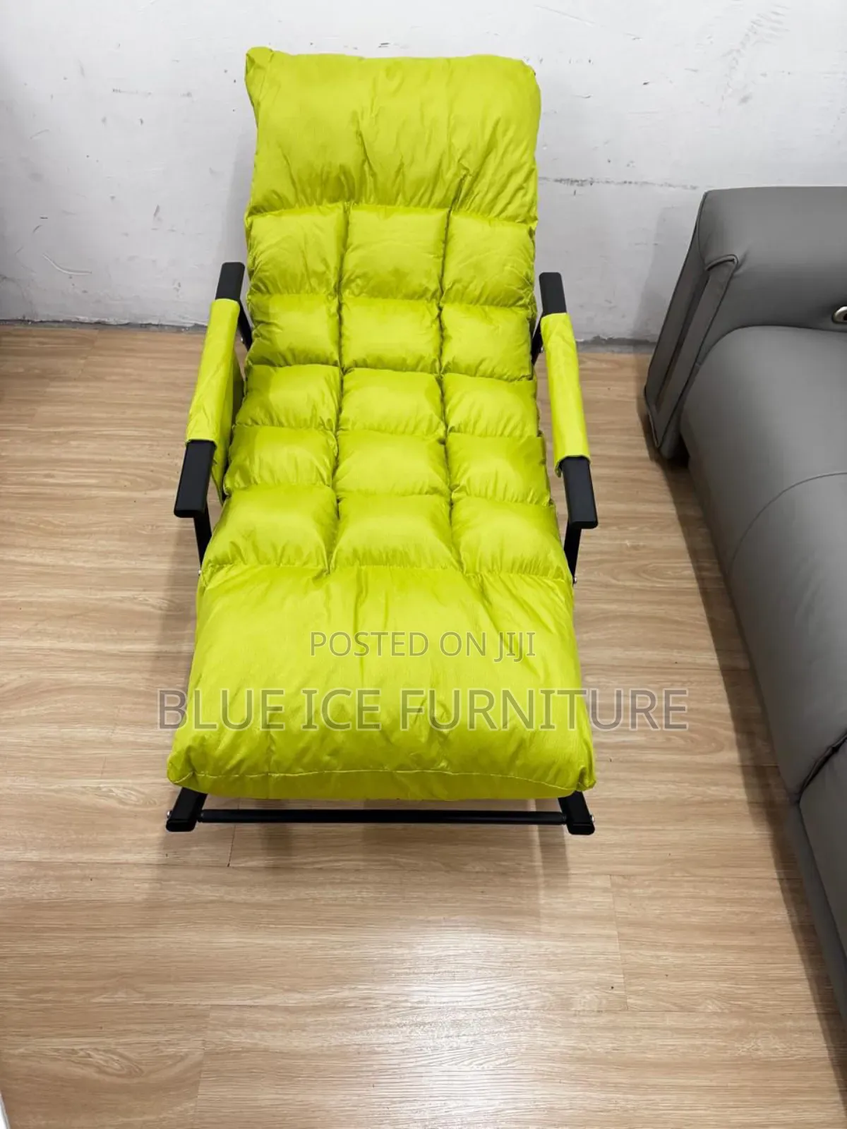Modern Relaxing Lounge Chair