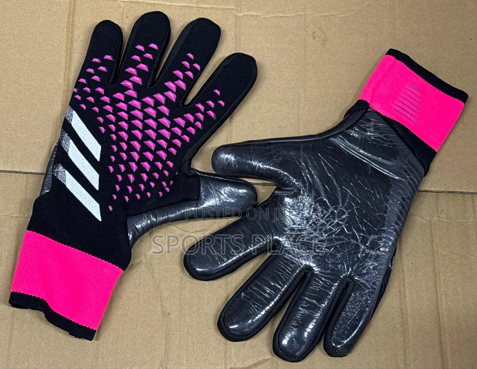 Predator "Alien Hands" Goalkeeper Gloves