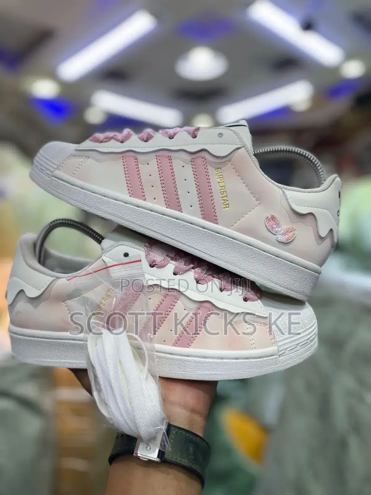 Adidas Superstar Cherry Blossom  
Q