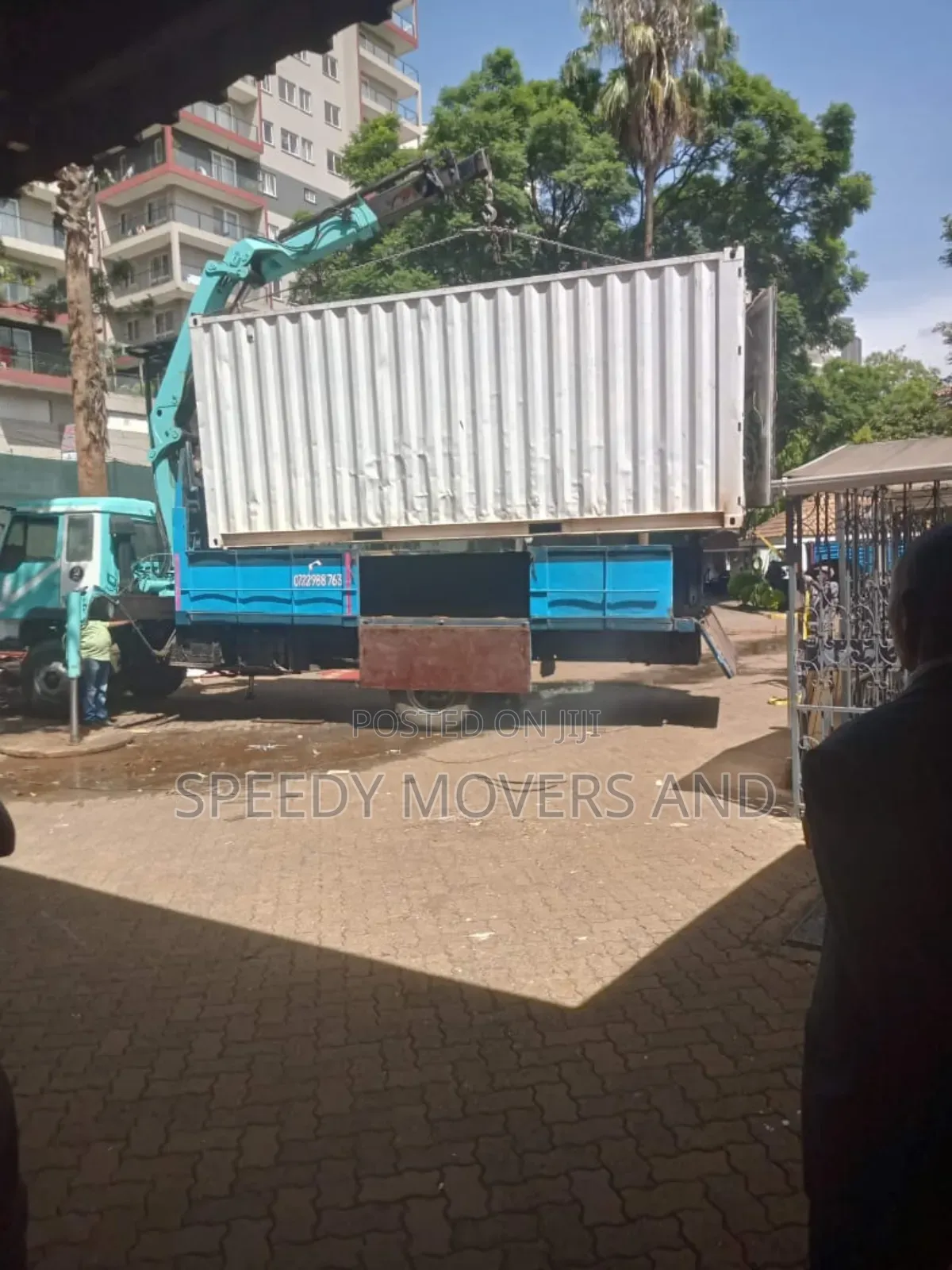 Uplifting Cranes With Trucks Are Accessible for Jobs and Errands