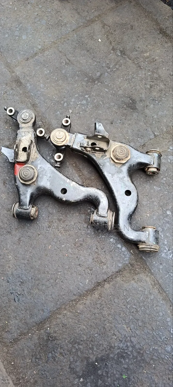 Hilux Vigo D-4d 2-wheel Drive Lower Arms.