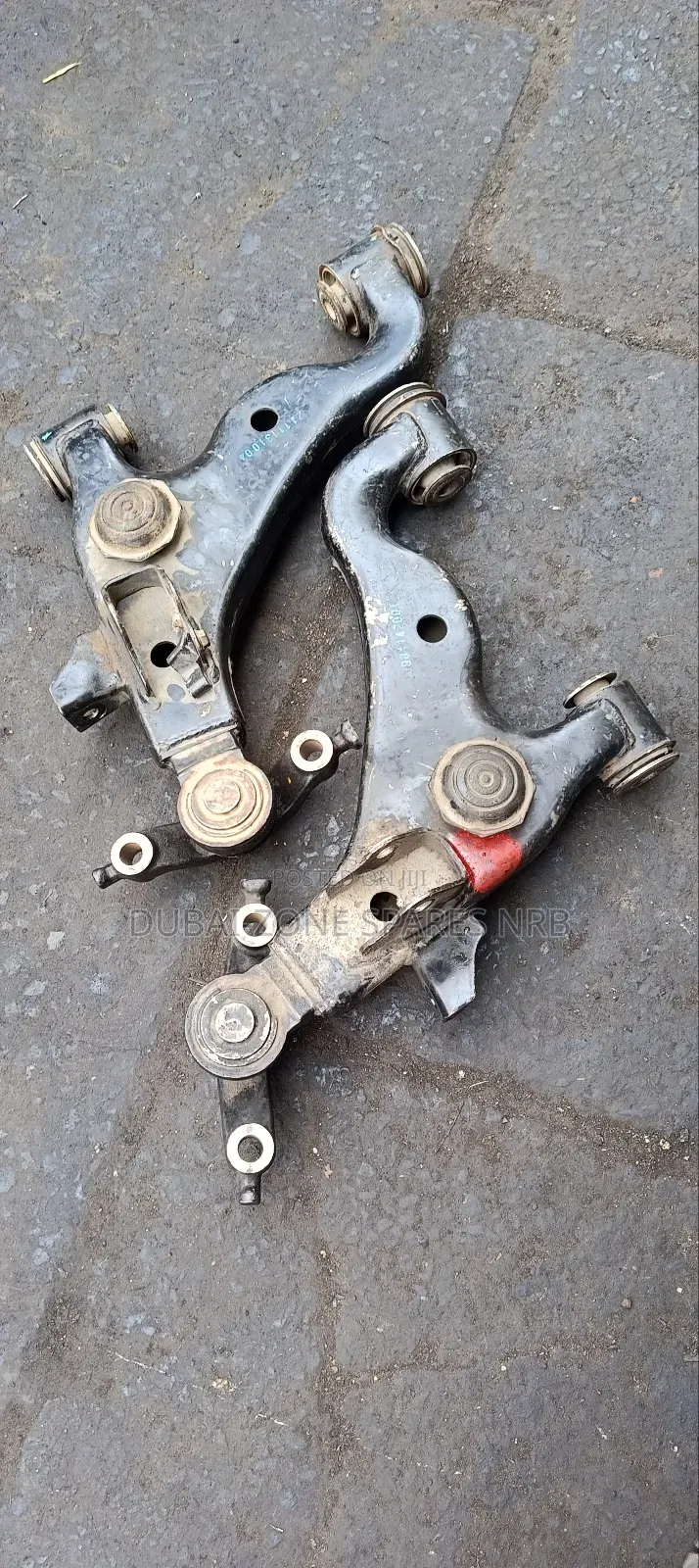 Hilux Vigo D-4d 2-wheel Drive Lower Arms.