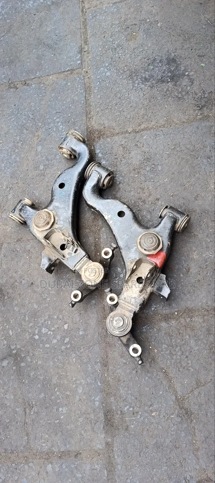 Hilux Vigo D-4d 2-wheel Drive Lower Arms.