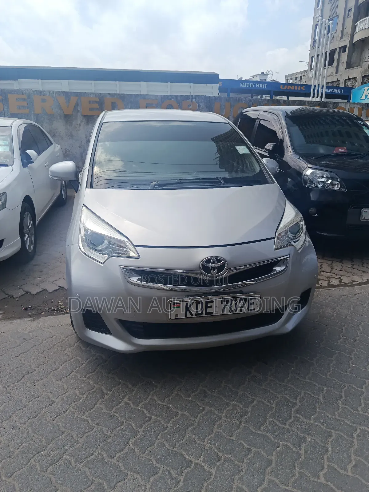 Toyota Ractis 1.5 FWD 2015 Silver