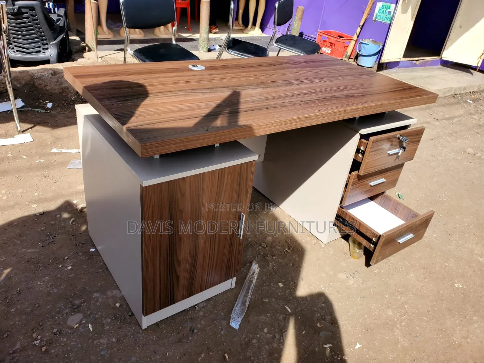 Executive Work Desk With Drawers